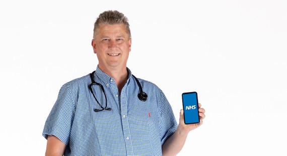Dr Ian Hulme image for MyCareView media release 570x310