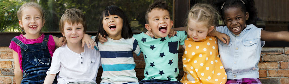 fis banner Kids on a bench 1170x342