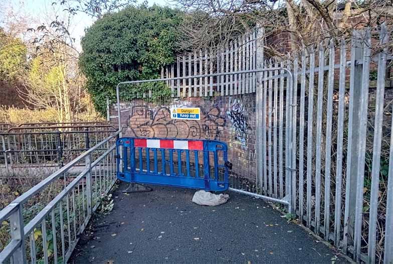 Image of keep out sign on fencing