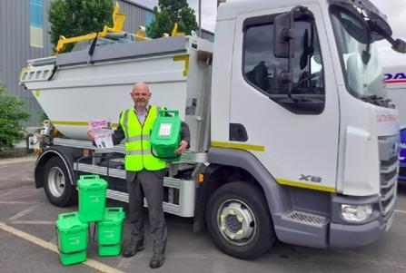Food waste caddy and collection vehicle