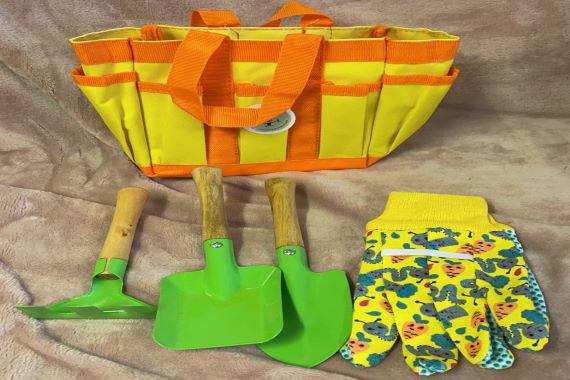 picture of the garden tools