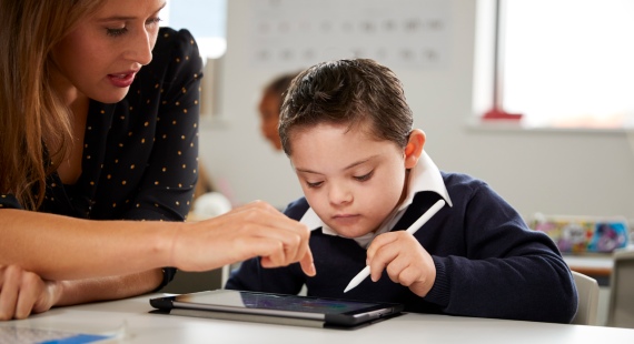 Child on a laptop 570x310