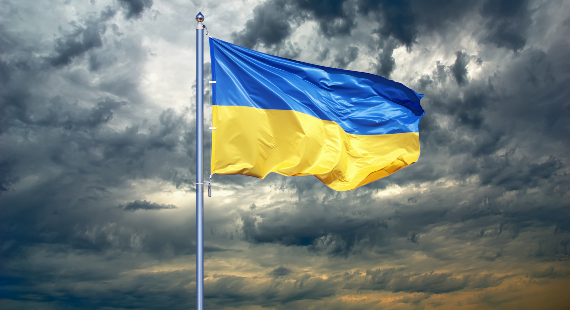 GettyImages-876656164 Ukrainian flag flying against grey sky 570 x 310