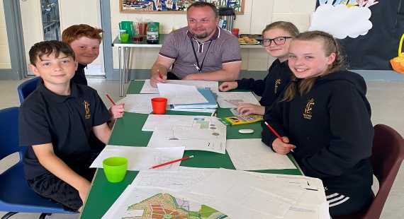 Pear Tree School pupils and Richard Pickup